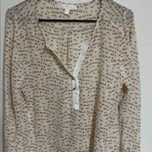 Beautiful brown bird flower top